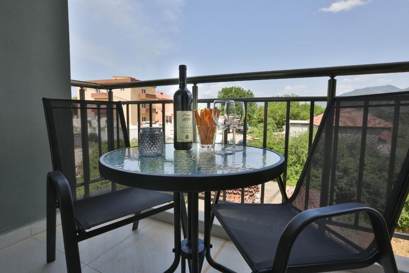 Kristina Apartments 蒂瓦特 外观 照片