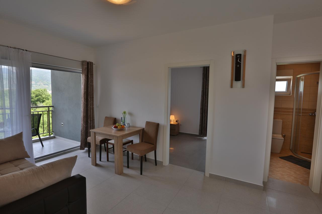 Kristina Apartments 蒂瓦特 外观 照片