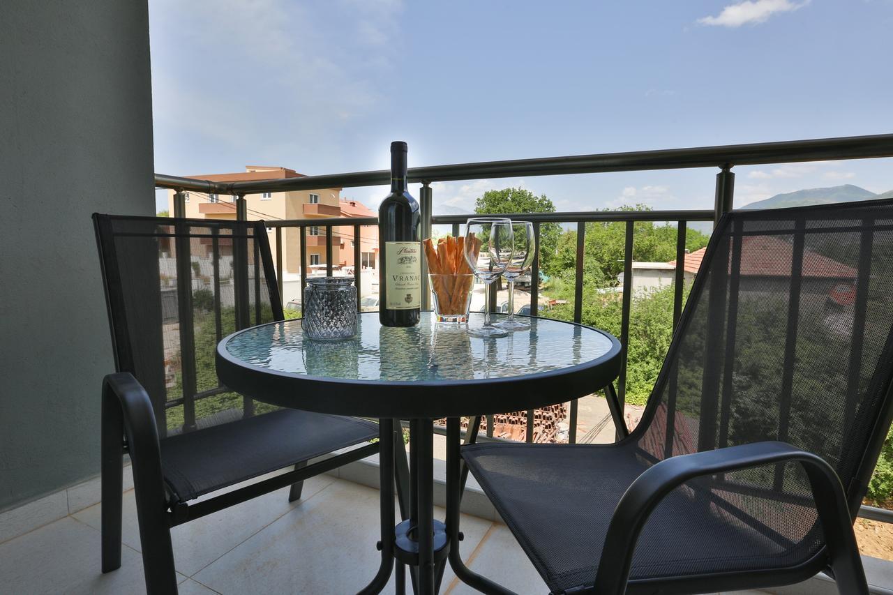 Kristina Apartments 蒂瓦特 外观 照片