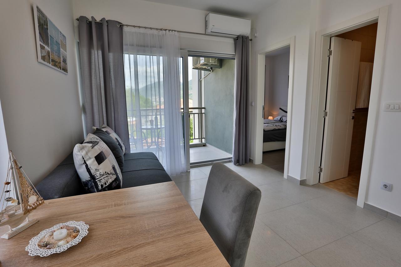 Kristina Apartments 蒂瓦特 外观 照片