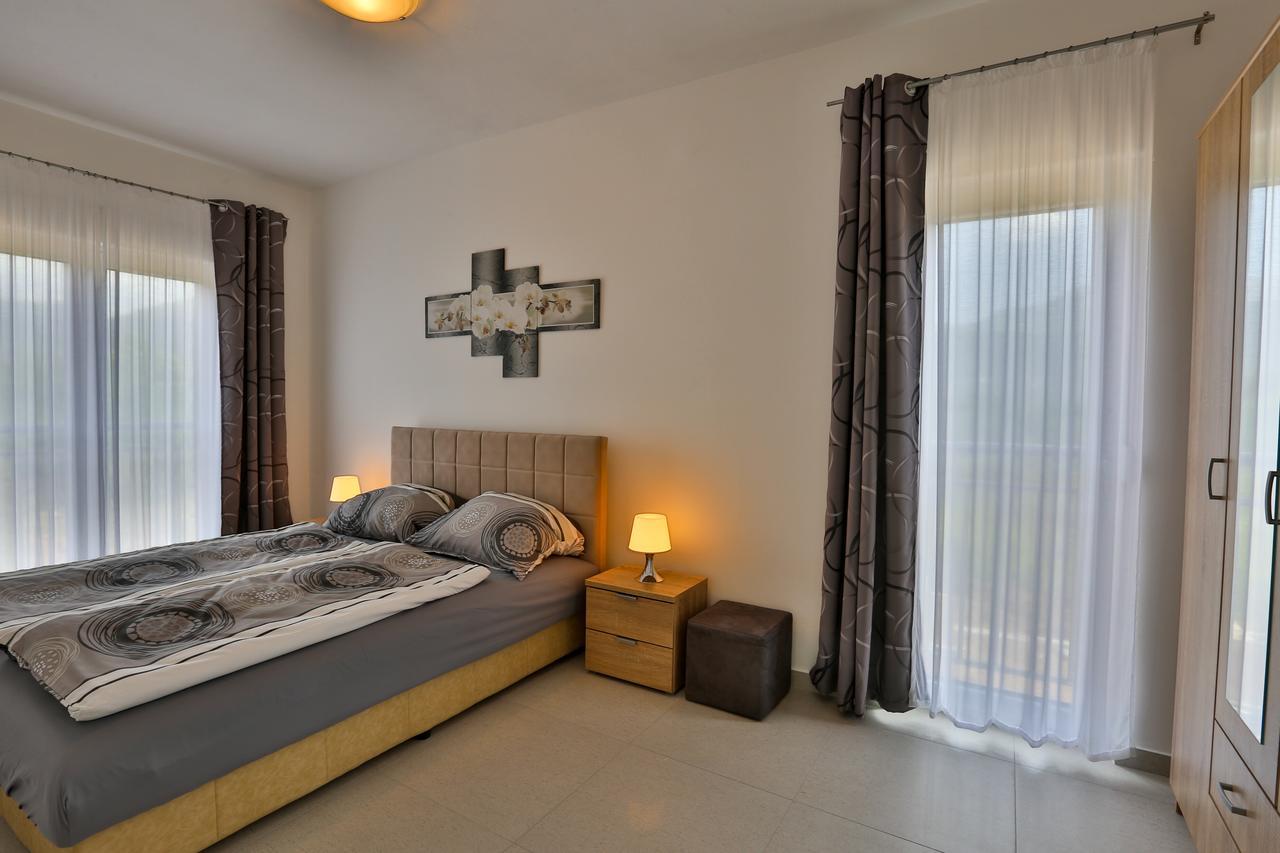 Kristina Apartments 蒂瓦特 外观 照片