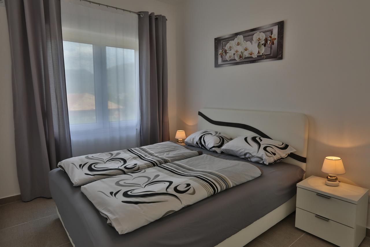 Kristina Apartments 蒂瓦特 外观 照片