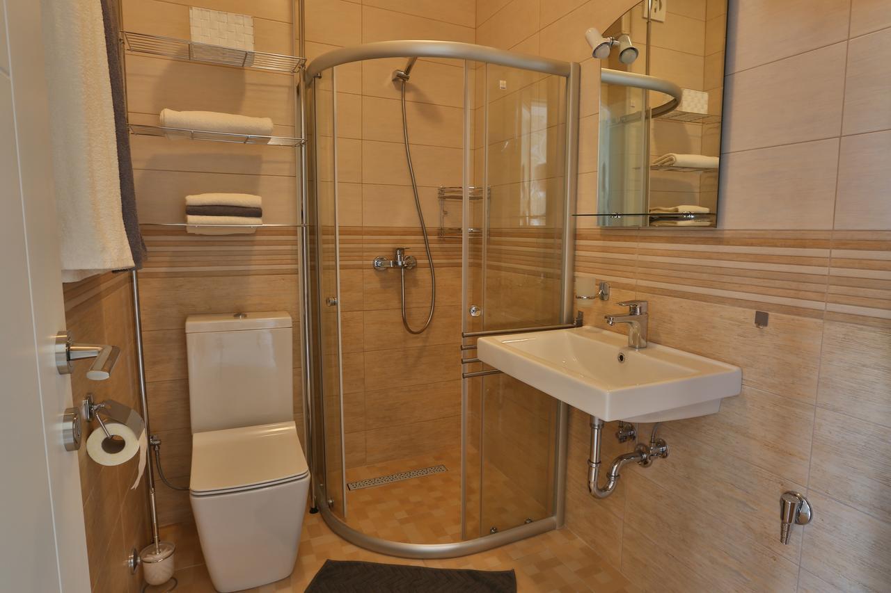 Kristina Apartments 蒂瓦特 外观 照片