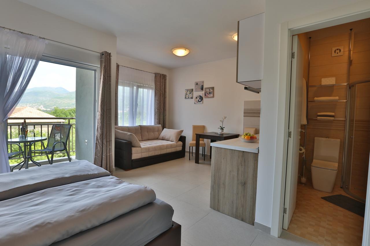 Kristina Apartments 蒂瓦特 外观 照片