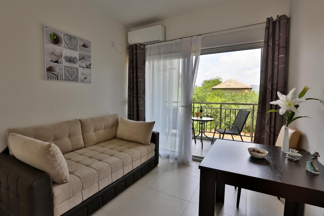 Kristina Apartments 蒂瓦特 外观 照片