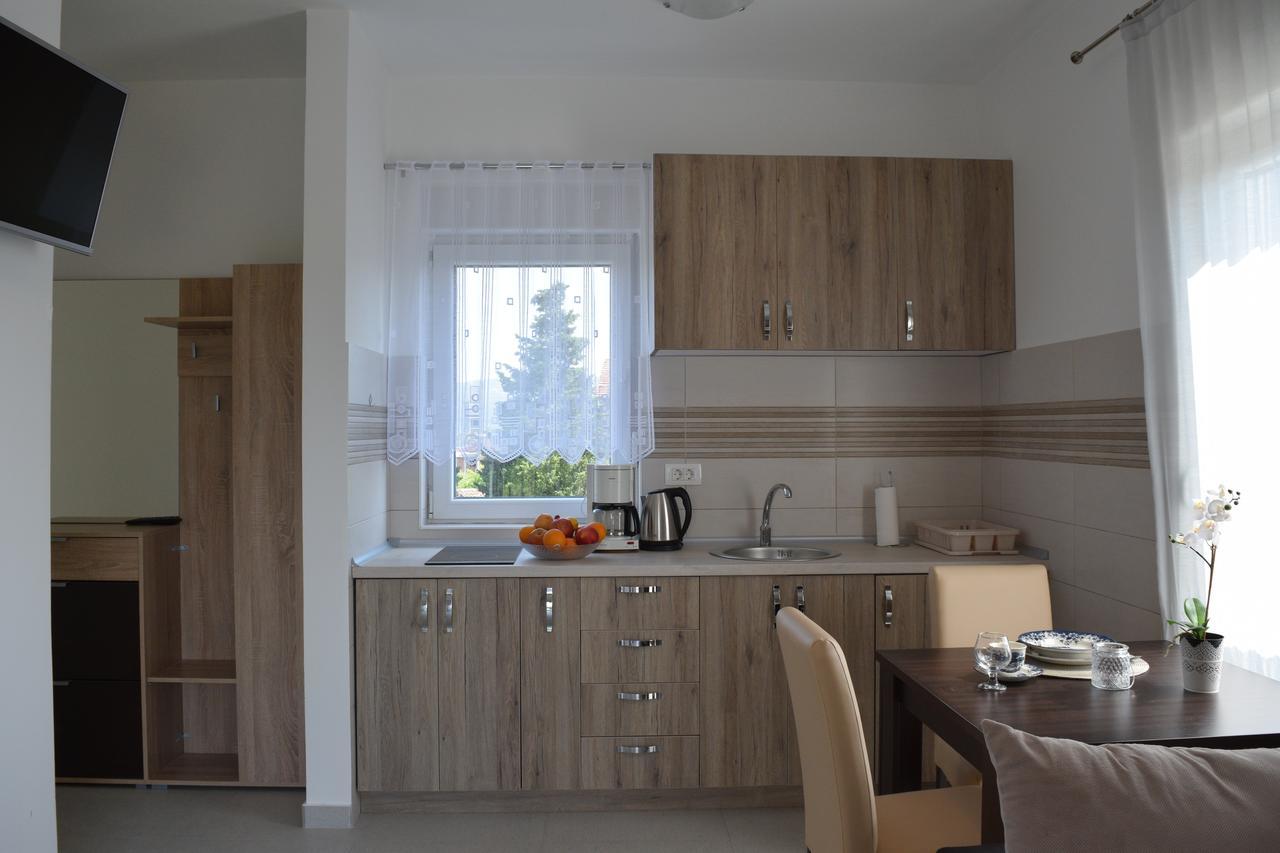 Kristina Apartments 蒂瓦特 外观 照片