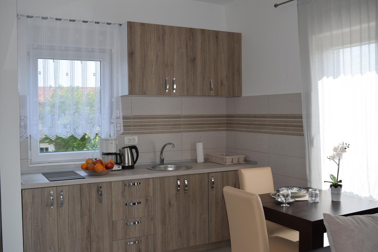 Kristina Apartments 蒂瓦特 外观 照片